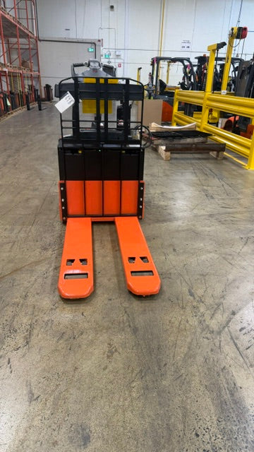 Used forklift for sale in Lachine | 2020 TOYOTA 6,000 LB Electric Walkie Rider Pallet Truck | Model: 8HBE30