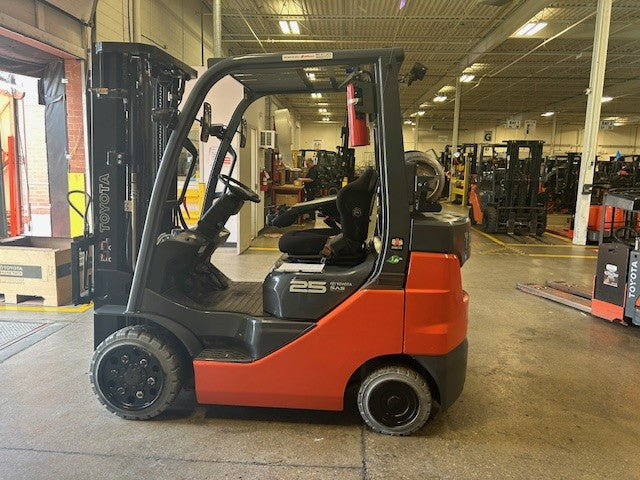 Used forklift for sale in Toronto | 2021 TOYOTA 5000 LB IC Cushion Forklift | Model: 8FGCU25