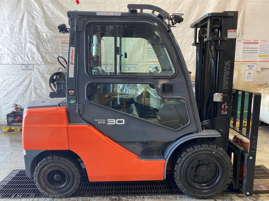 Used forklift for sale in Barrie | 2019 TOYOTA 6,000 LB IC Pneumatic Forklift | Model: 8FGU30