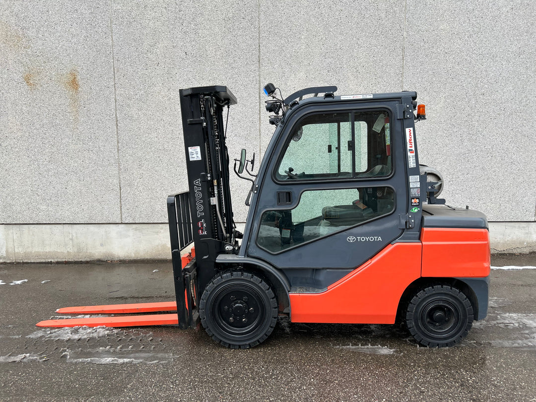 Used forklift for sale in Vaughan | 2021 TOYOTA 6,500 LB IC Pneumatic Forklift | Model: 8FGU32