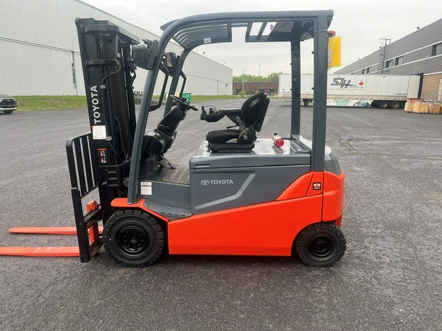 Used forklift for sale in Boucherville | 2016 TOYOTA 5,000 LB Electric Pneumatic Forklift | Model: 05-8FBM25T