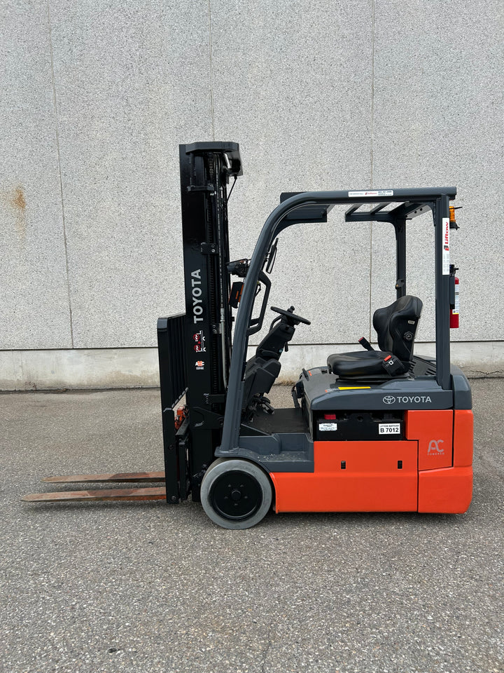 Used forklift for sale in Vaughan | 2016 TOYOTA 3,500 LB 3-Wheel Electric Forklift | Model: 8FBE18U