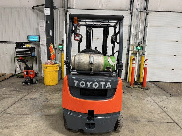 Used forklift for sale in London | 2011 TOYOTA 3500 LB IC Pneumatic Forklift | Model: 8FGU18