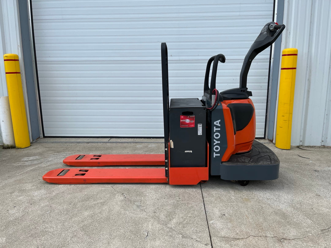 Used forklift for sale in London | 2021 TOYOTA 6,000 LB Electric Walkie Rider Pallet Truck | Model: 8HBE30