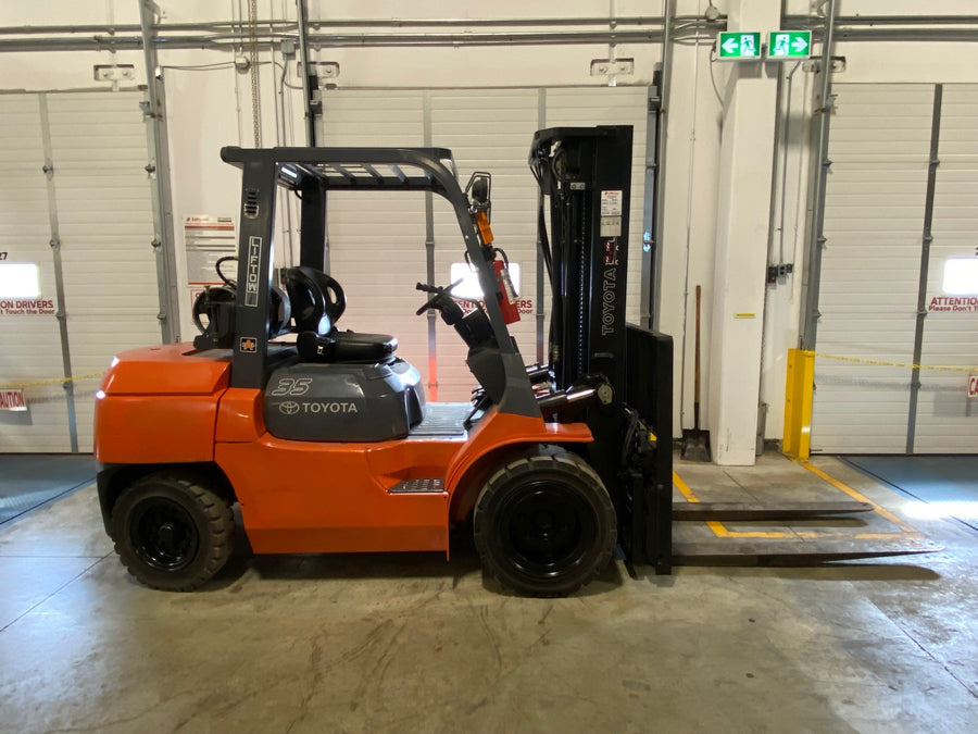 Used forklift for sale in Ajax | 2005 TOYOTA 8000 LB IC Pneumatic Forklift | Model: 7FGU35