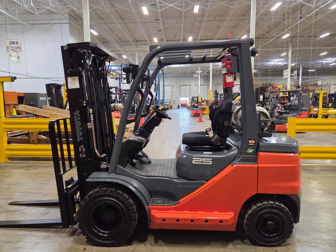 Used forklift for sale in Lachine | 2020 TOYOTA 5,000 LB IC Pneumatic Forklift | Model: 8FGU25