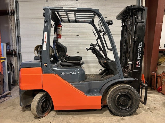 Used forklift for sale in Moncton | 2021 TOYOTA 5,000 LB IC Pneumatic Forklift | Model: 8FGU25