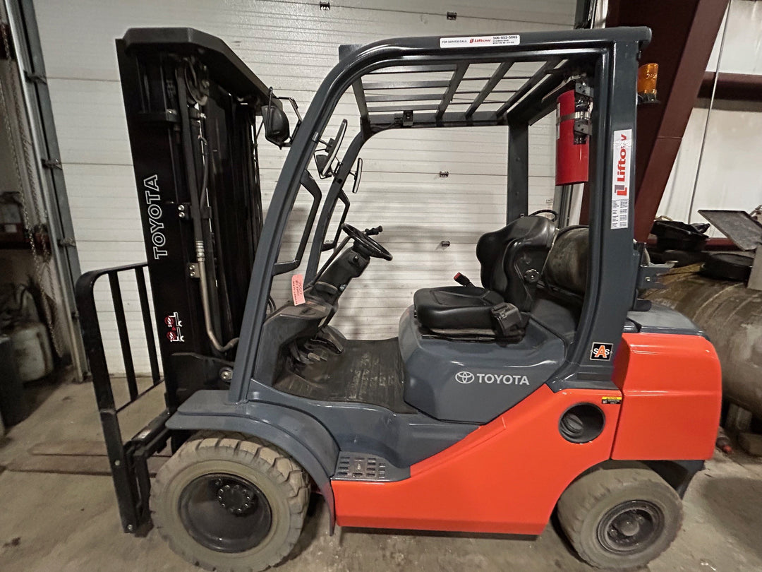 Used forklift for sale in Moncton | 2016 TOYOTA 5,000 LB IC Pneumatic Forklift | Model: 8FGU25