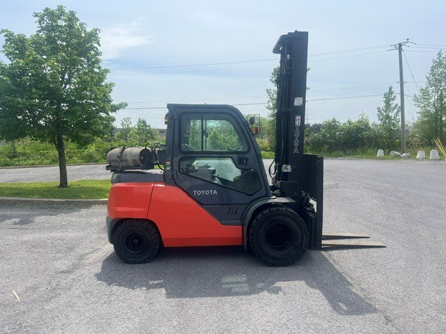 Used forklift for sale in Lachine | 2015 TOYOTA 10000 LB IC Pneumatic Forklift | Model: 8FG45U