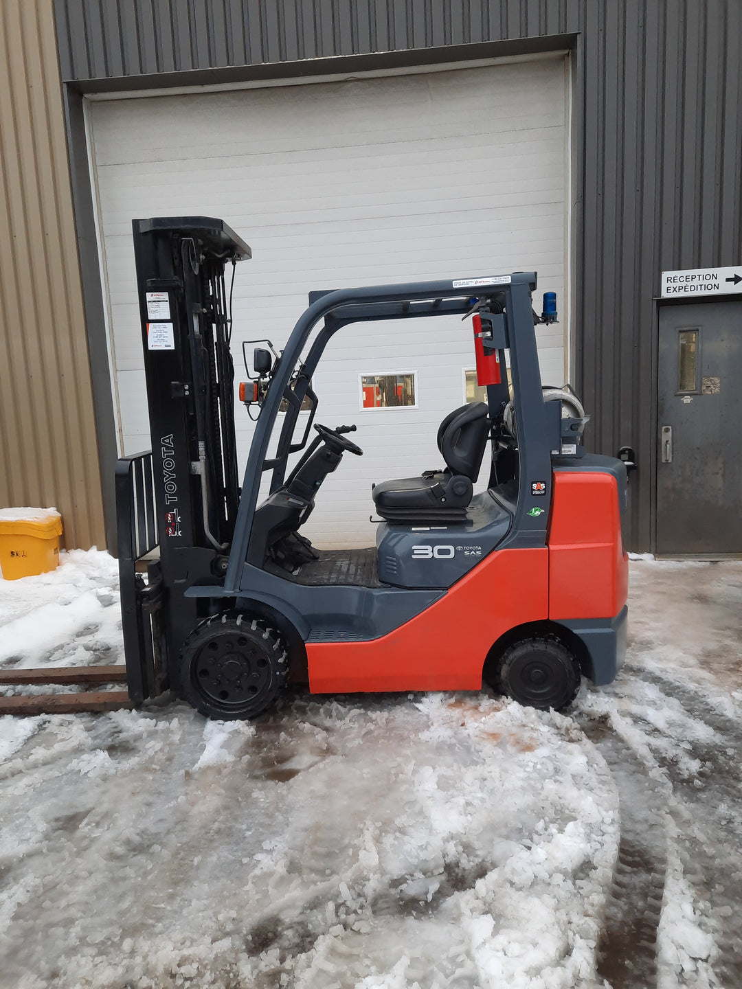 Used forklift for sale in Quebec | 2015 TOYOTA 6000 LB IC Cushion Forklift | Model: 8FGCU30