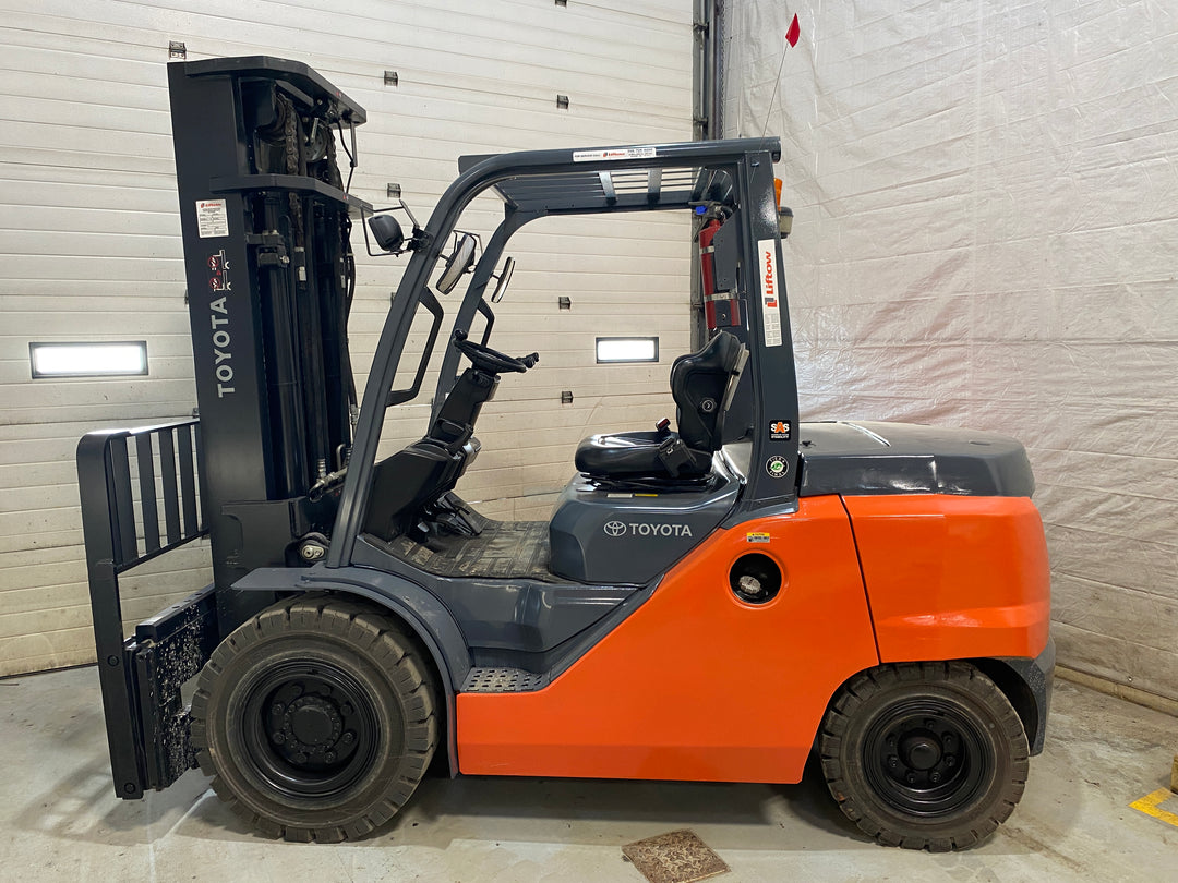 Used forklift for sale in Barrie | 2017 TOYOTA 10000 LB Diesel Pneumatic Forklift | Model: 8FD45U