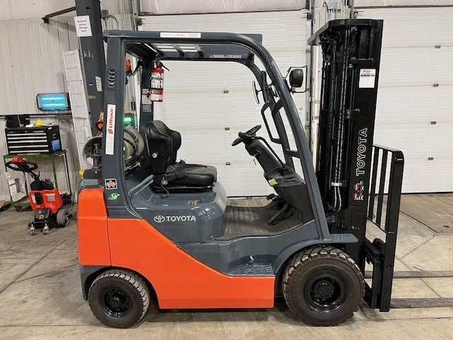 Used forklift for sale in London | 2011 TOYOTA 3500 LB IC Pneumatic Forklift | Model: 8FGU18