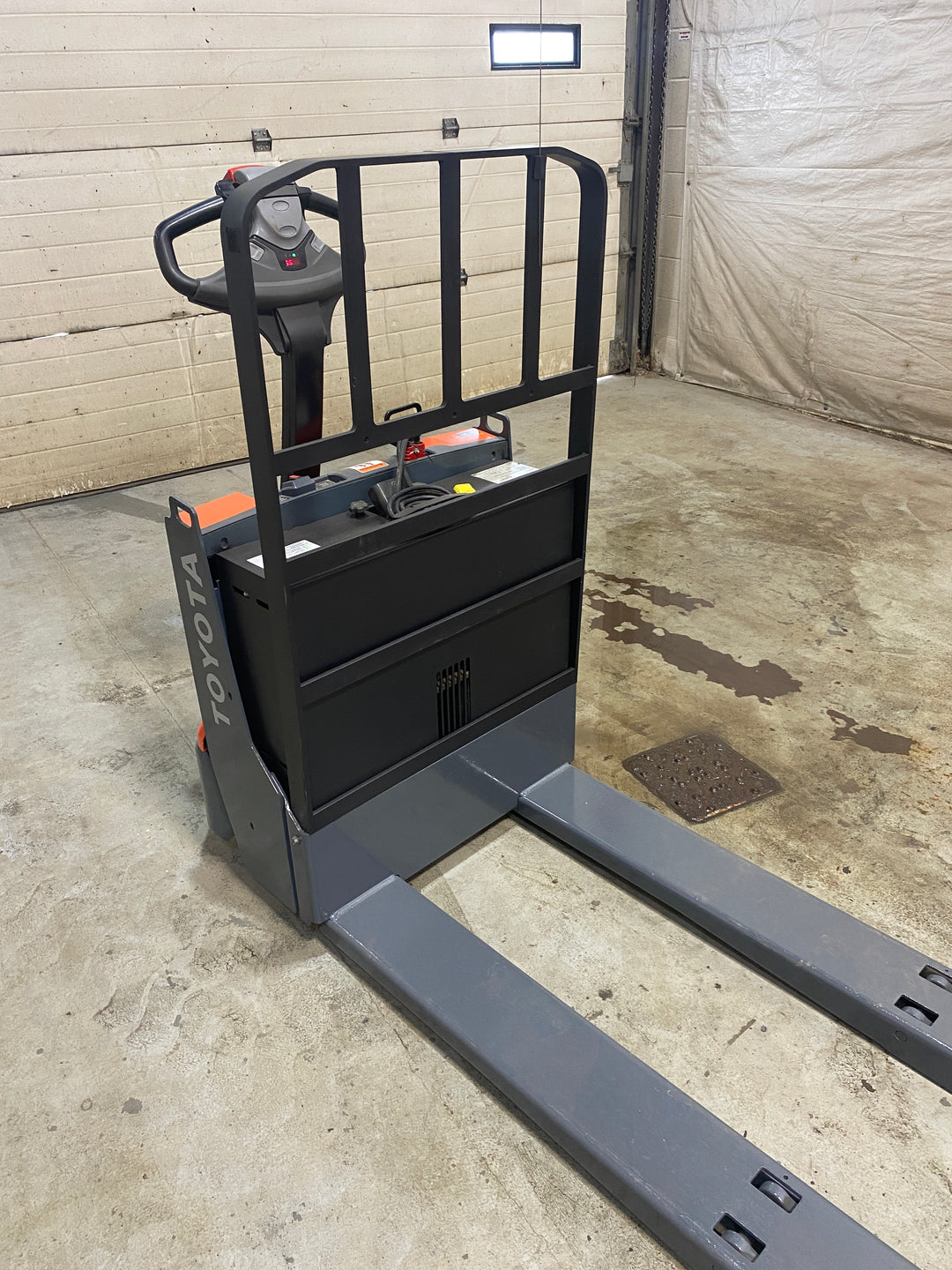 Used forklift for sale in Barrie | 2021 TOYOTA 4,500 LB Electric Walkie Pallet Truck | Model: 8HBW23