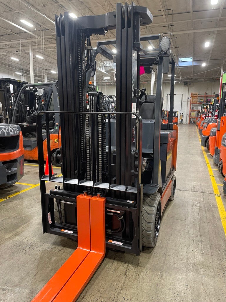 Used forklift for sale in Lachine | 2018 TOYOTA 5,000 LB Electric Cushion Forklift Longbox | Model: 8FBCHU25