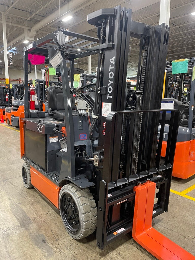 Used forklift for sale in Lachine | 2018 TOYOTA 5,000 LB Electric Cushion Forklift Longbox | Model: 8FBCHU25