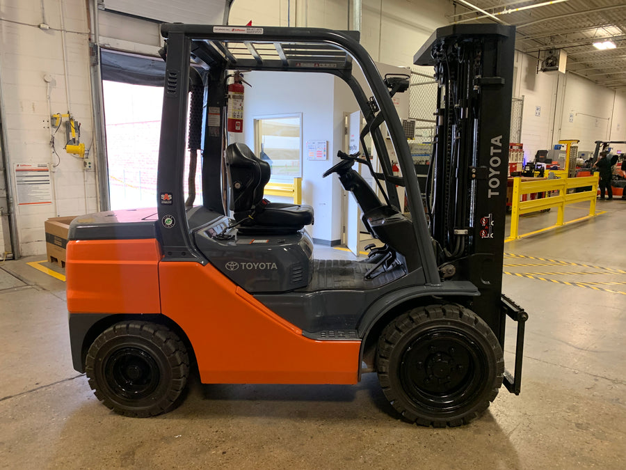 Used forklift for sale in Toronto | 2021 TOYOTA 6000 LB Diesel Pneumatic Forklift | Model: 8FDU30