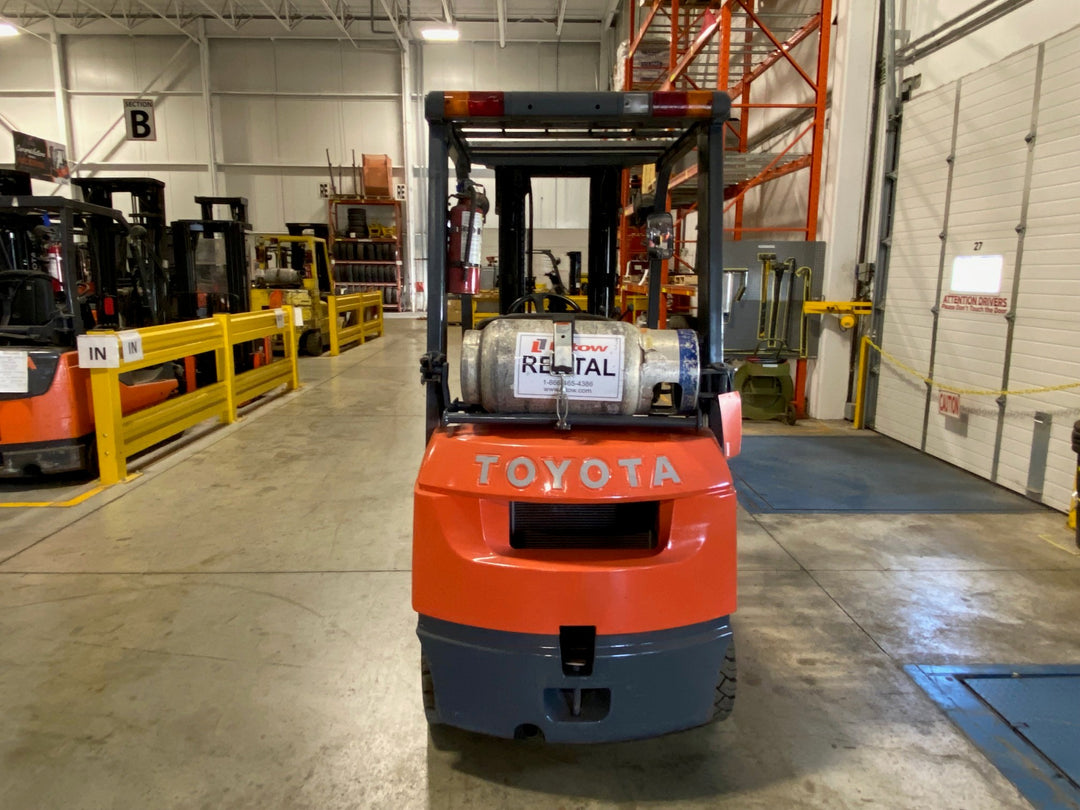 Used forklift for sale in Ajax | 2003 TOYOTA 3000 LB IC Pneumatic Forklift | Model: 7FGU15