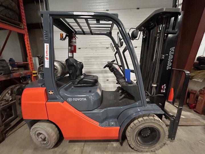 Used forklift for sale in Moncton | 2016 TOYOTA 5,000 LB IC Pneumatic Forklift | Model: 8FGU25