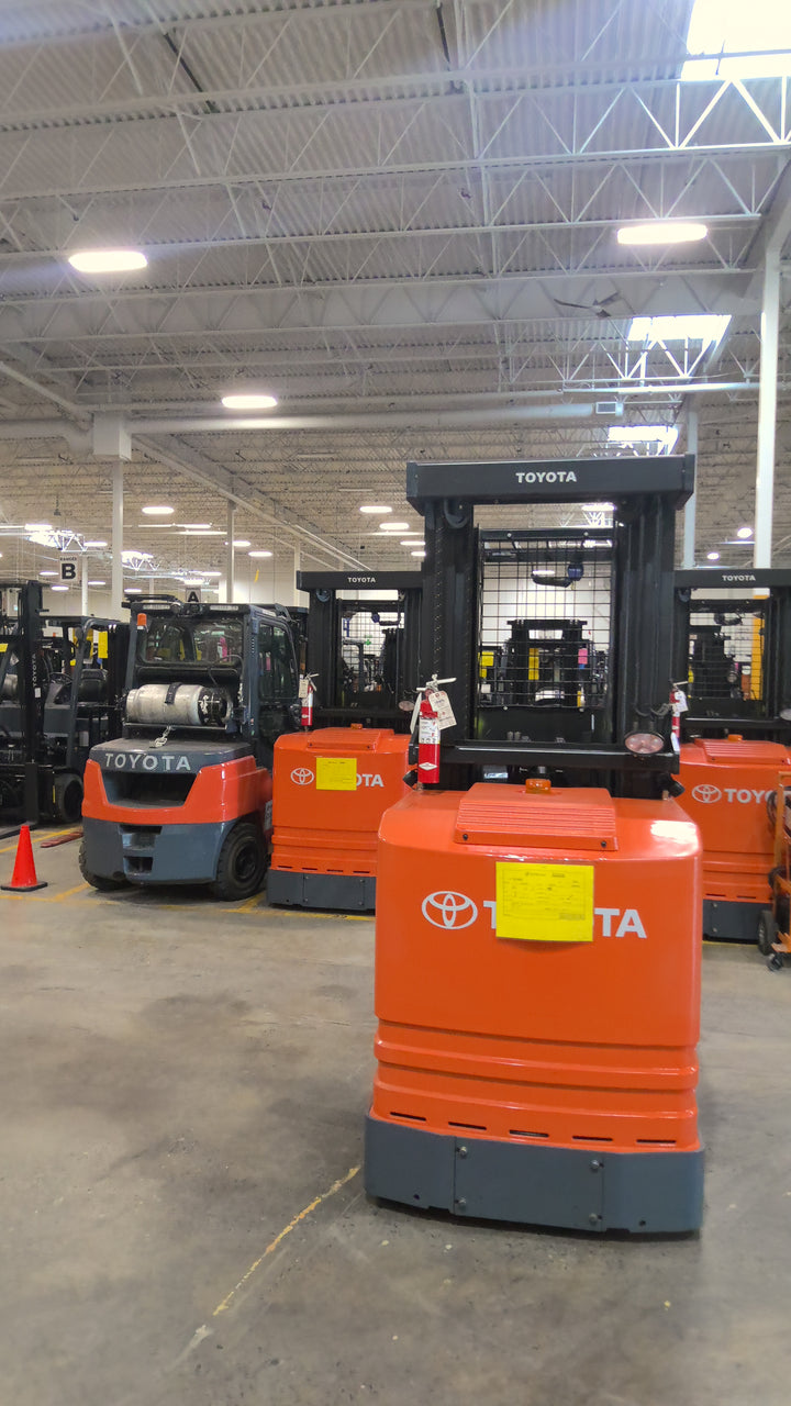 Used forklift for sale in Lachine | 2018 TOYOTA 3,000 LB Electric Order Picker | Model: 7BPUE15210