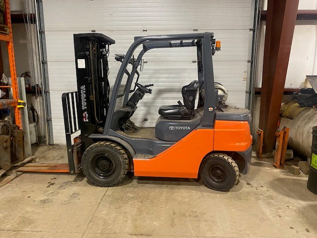 Used forklift for sale in Moncton | 2021 TOYOTA 5,000 LB IC Pneumatic Forklift | Model: 8FGU25