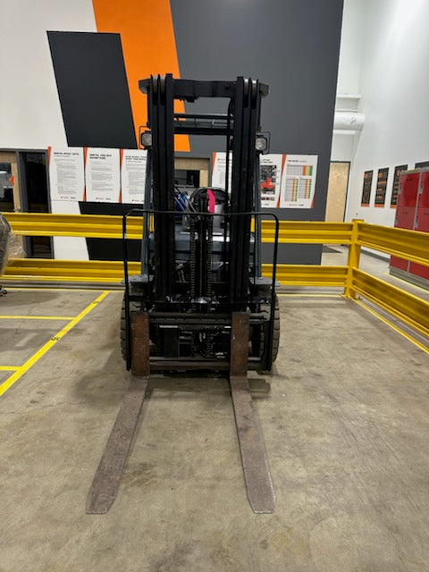 Used forklift for sale in Vermont | 2016 Toyota 2018 Toyota 5000 lbs capacity duel fuel Gas and Propane powered lift. | Model: 8FGU25