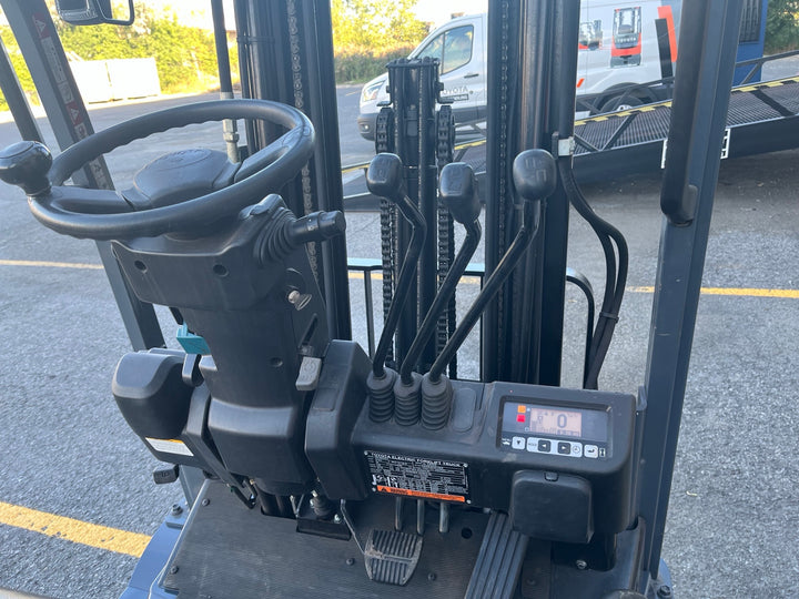 Used forklift for sale in Ottawa | 2022 TOYOTA 4,000 LB 3-Wheel Electric Forklift | Model: 8FBE20U