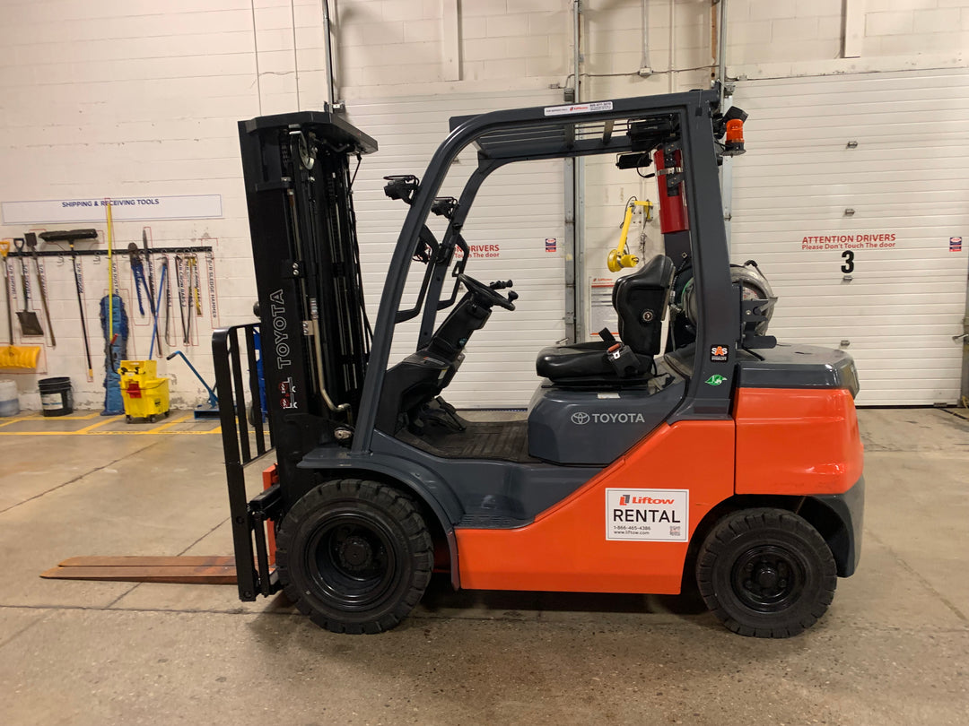 Used forklift for sale in Toronto | 2022 TOYOTA 5,000 LB IC Pneumatic Forklift | Model: 8FGU25