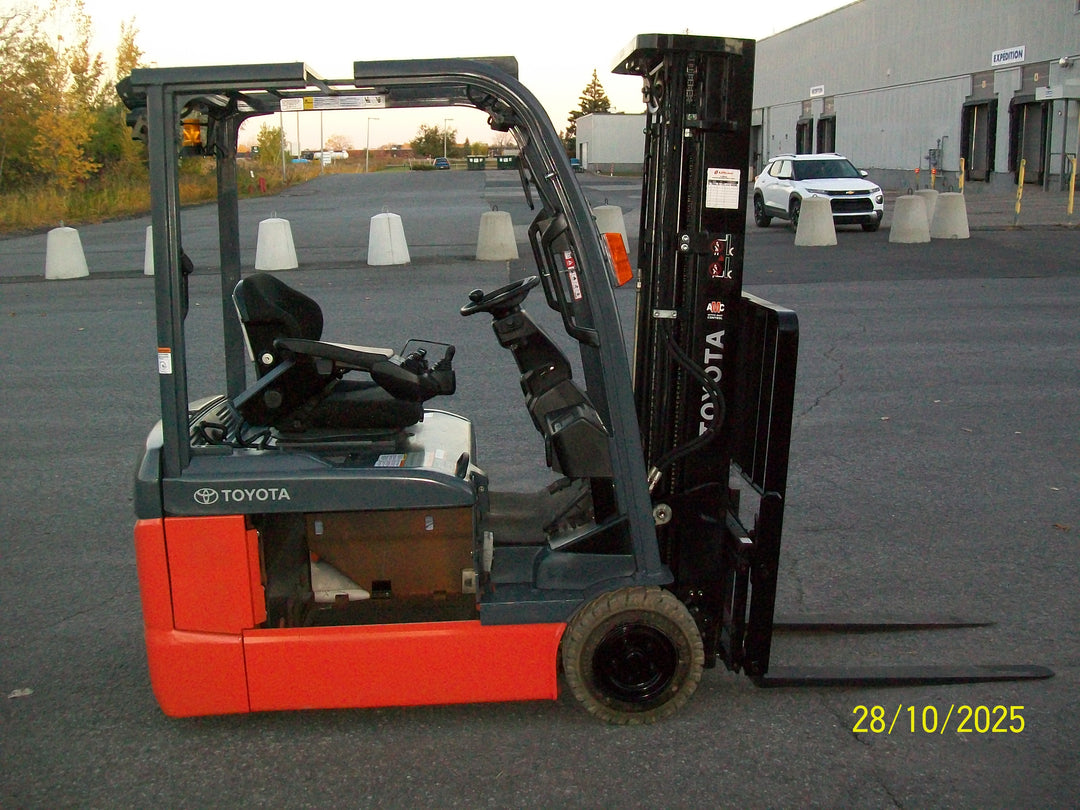 Used forklift for sale in Lachine | 2017 TOYOTA 3,500 LB 3-Wheel Electric Forklift Longbox | Model: 8FBEH18U