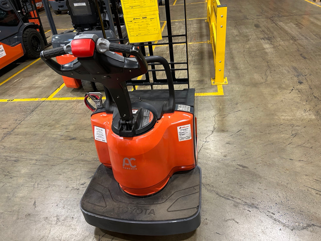 Used forklift for sale in Lachine | 2020 TOYOTA 6,000 LB Electric Walkie Rider Pallet Truck | Model: 8HBE30