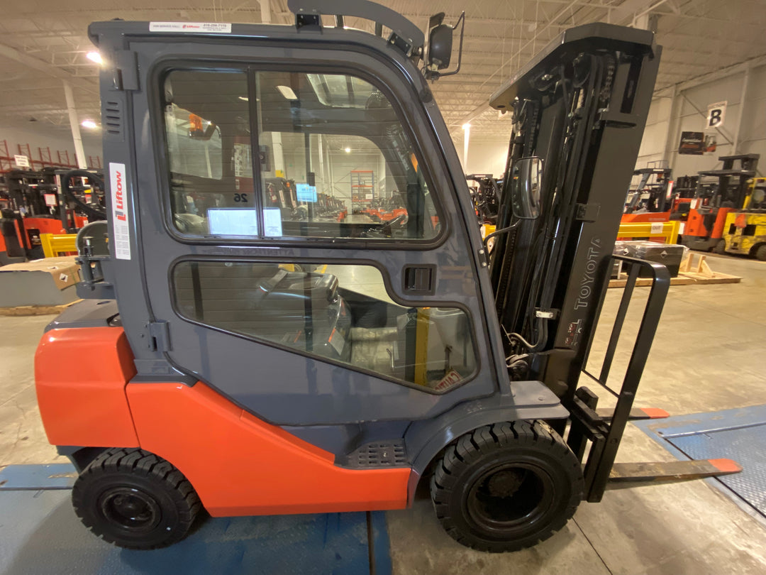 Used forklift for sale in Ajax | 2014 TOYOTA 5000 LB IC Pneumatic Forklift | Model: 8FGU25